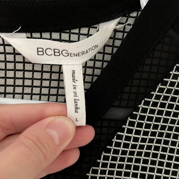 BCBGeneration Sheer Panel Shift dress | Large - Picture 4 of 6